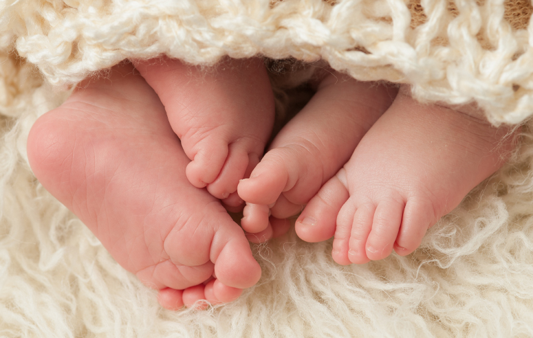 babies feet