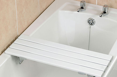 A bath with a bath board insitu