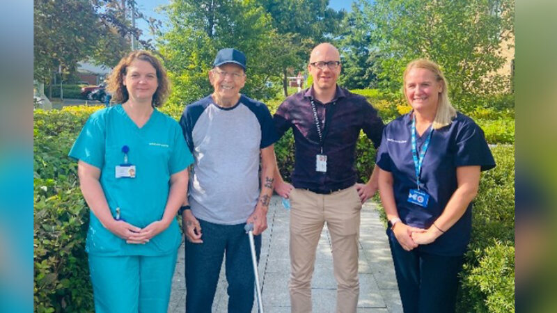 Claire Elliott (clinical trial practitioner), Dr Darren Leaning (consultant clinical oncologist) patient Ronald Davison and Dionne Limmer (nuclear medicine)