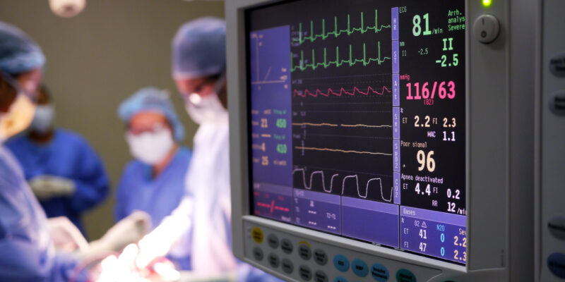 Hospital surgery with heart rate monitor